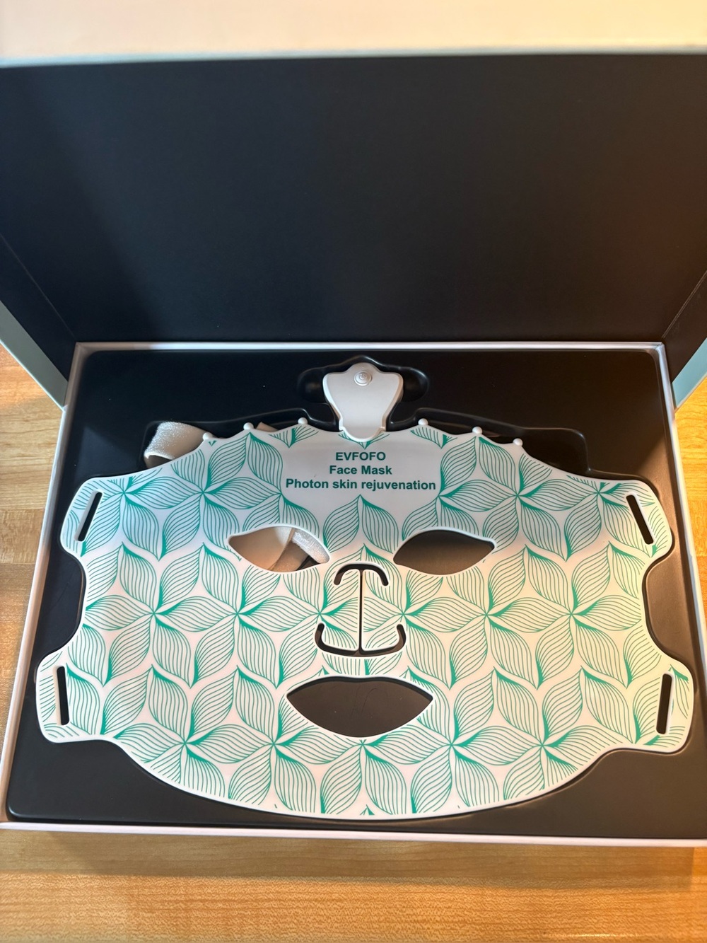 New Evfofo LED Light Therapy Mask - Picture 2 of 4